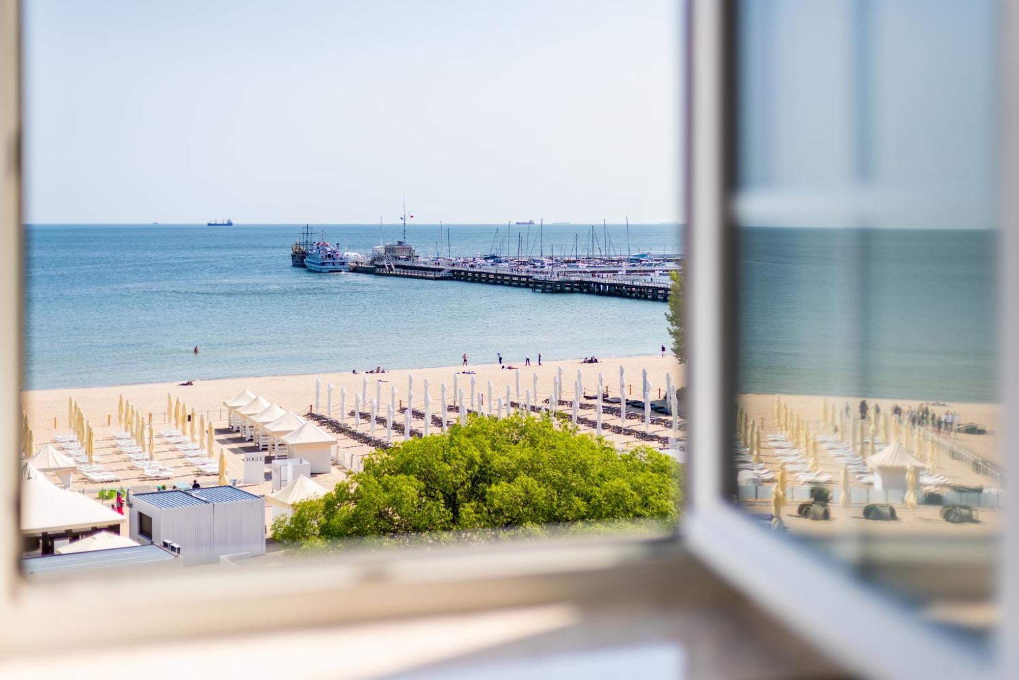 Sofitel Grand Sopot Otel Dış mekan fotoğraf View of the port of Port-Camargue