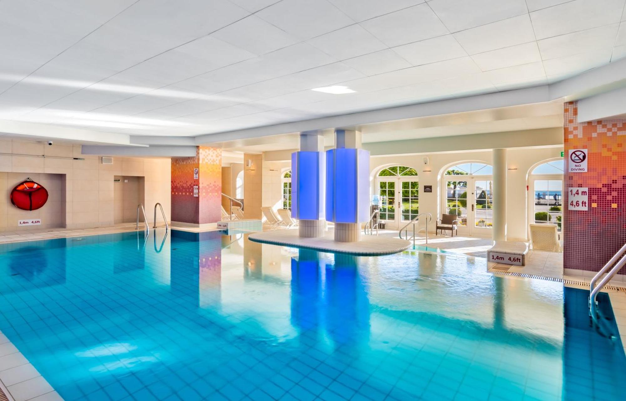 Sofitel Grand Sopot Otel Dış mekan fotoğraf The swimming pool at the hotel