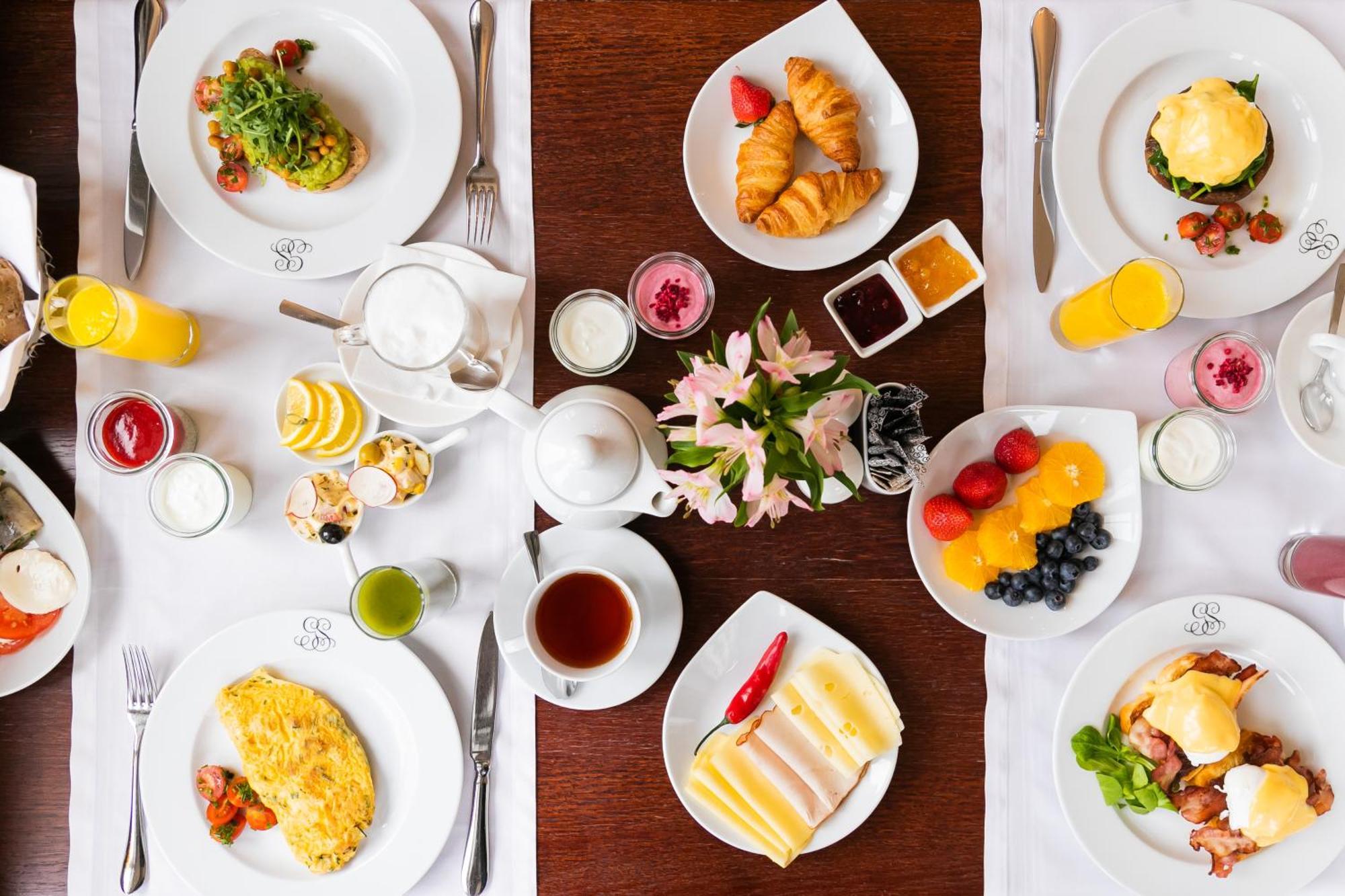 Sofitel Grand Sopot Otel Dış mekan fotoğraf A breakfast table at the hotel